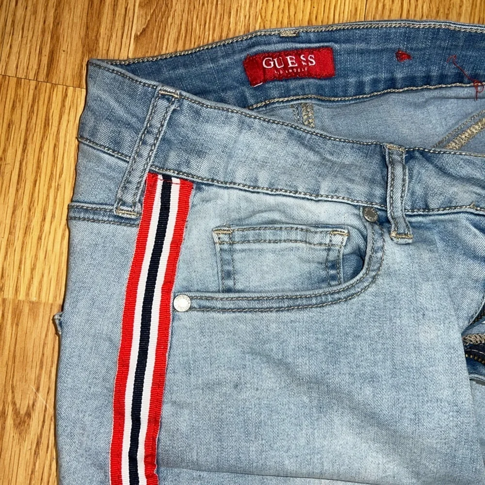 Guess XS Women's Denim Mini Skirt Logo Red Stripe Stretchy Blue Light Wash